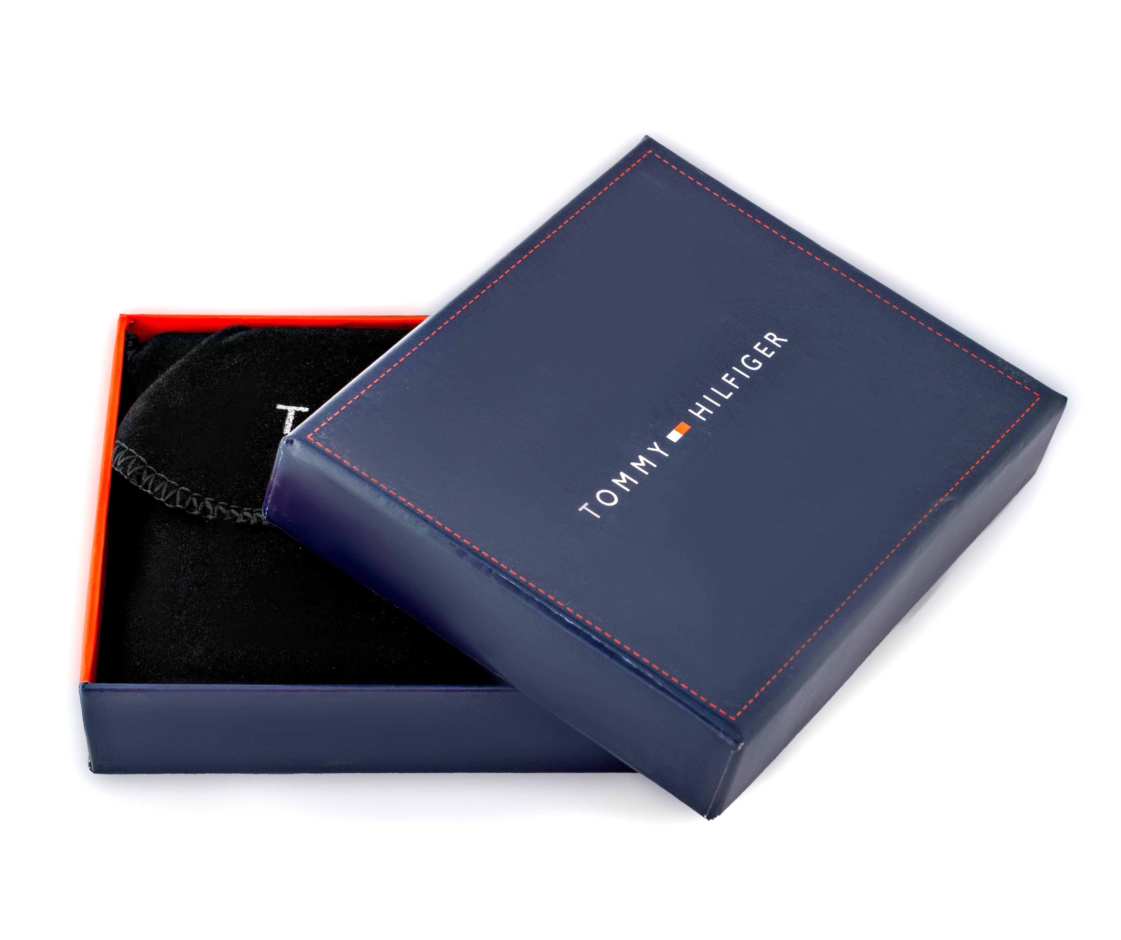 wallet features a rich brown leather